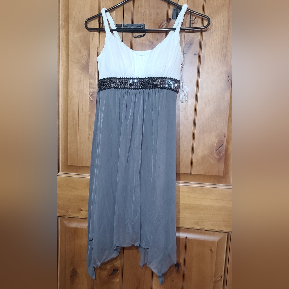 New tags med size Storm dress grey and white with sequin waist